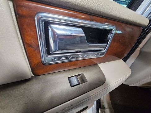 Used 2014 Lincoln Navigator 4WD image 26