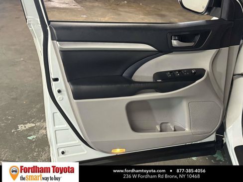 Used 2019 Toyota Highlander XLE AWD/4WD image 15