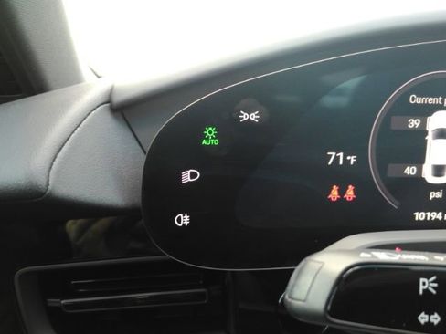 Used 2022 Porsche Taycan image 38