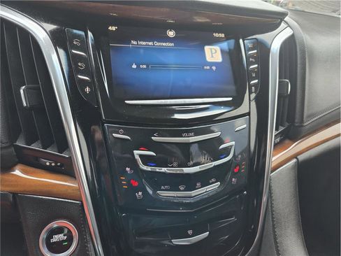 Used 2015 Cadillac Escalade ESV Premium image 17