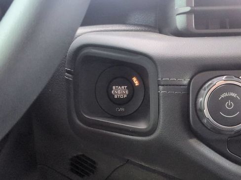 Used 2025 Jeep Gladiator Rubicon w/ Technology Group AWD/4WD image 26