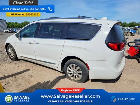 Used 2018 Chrysler Pacifica Touring-L FWD image 3