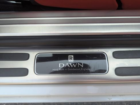 Used 2018 Rolls-Royce Dawn image 13