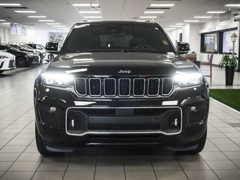 Used 2022 Jeep Grand Cherokee Overland AWD/4WD image 2