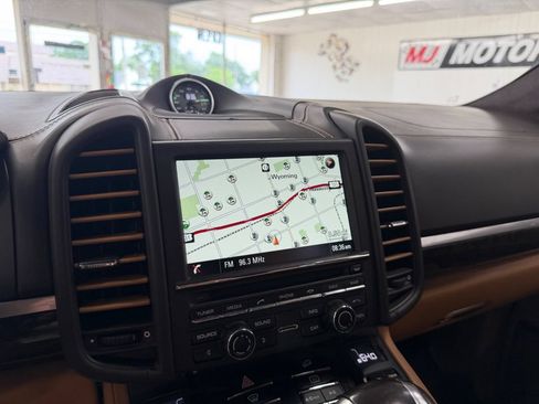 Used 2016 Porsche Cayenne Turbo S AWD/4WD image 22