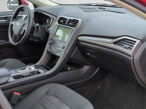 Used 2020 Ford Fusion SE image 22