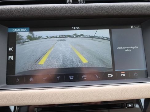 Used 2020 Jaguar XF Prestige AWD/4WD image 23