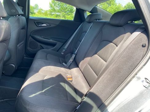 Used 2025 Chevrolet Malibu RS FWD image 17