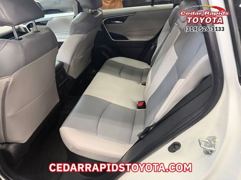 Used 2022 Toyota RAV4 XLE Premium image 10