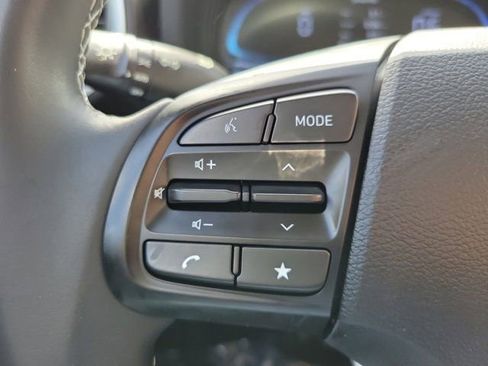 Certified 2024 Hyundai Venue SEL FWD image 22