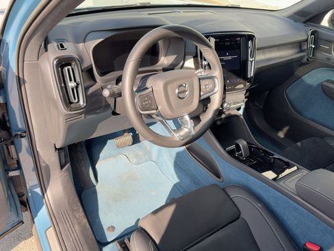 Certified 2023 Volvo XC40 Recharge Ultimate image 4