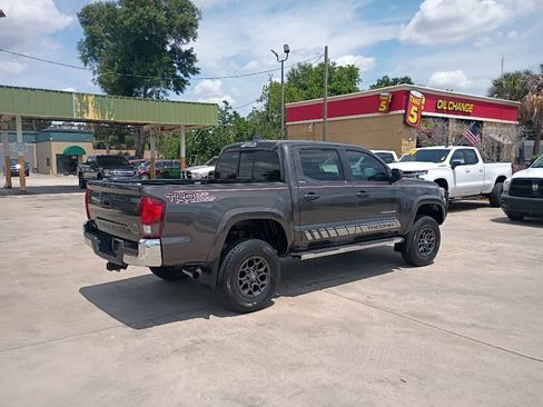 Used 2017 Toyota Tacoma SR5 w/ Tow Package RWD image 18