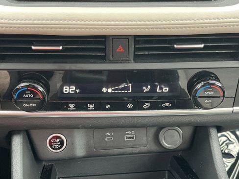 Certified 2023 Nissan Rogue SV image 4