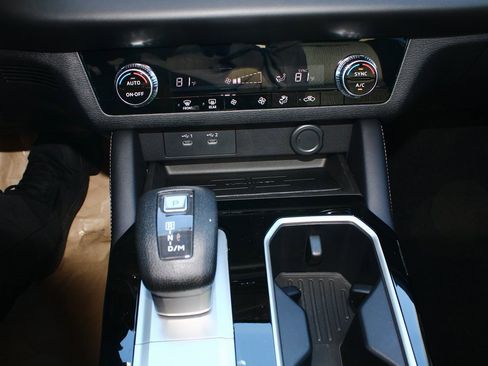 New 2026 Mitsubishi Outlander ES image 18