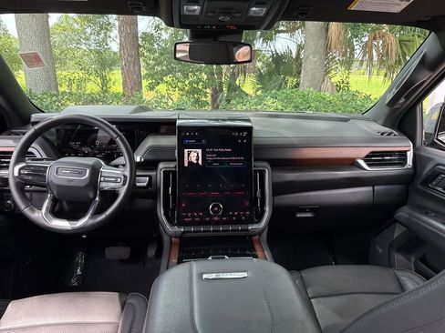 Used 2025 GMC Yukon Denali AWD/4WD image 54