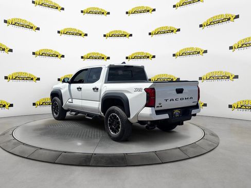 Used 2024 Toyota Tacoma TRD Off-Road w/ TRD Off Road Upgrade Package AWD/4WD image 4