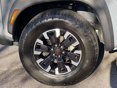 Used 2023 Nissan Frontier PRO-4X w/ Technology Package AWD/4WD image 11