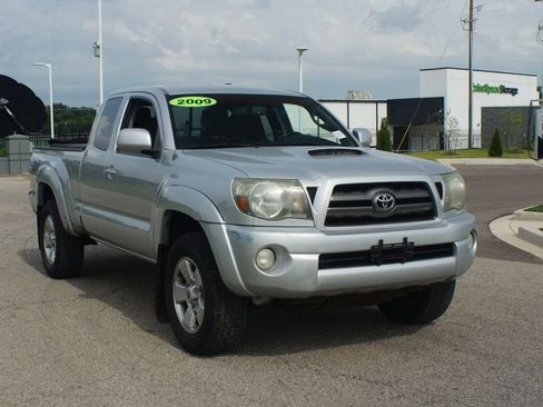 Used 2009 Toyota Tacoma PreRunner RWD image 2