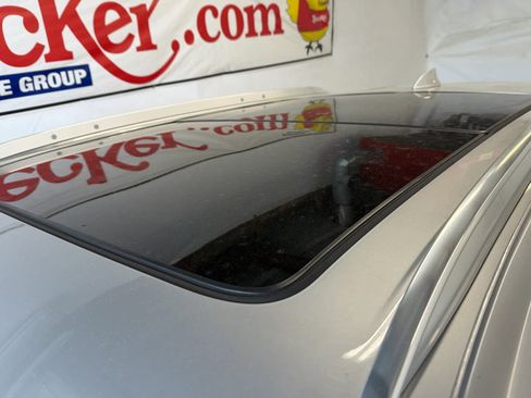 Used 2021 Cadillac XT4 Premium Luxury image 16