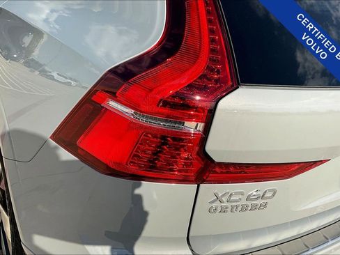Certified 2025 Volvo XC60 T8 Plus w/ Protection Package Premier image 40