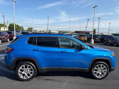 Used 2024 Jeep Compass Latitude w/ Sun and Sound Group AWD/4WD image 6