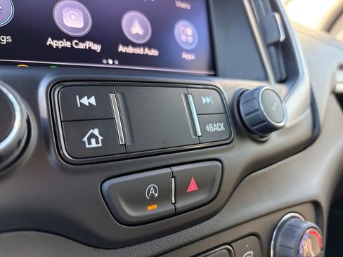 Used 2023 GMC Terrain SLT image 29