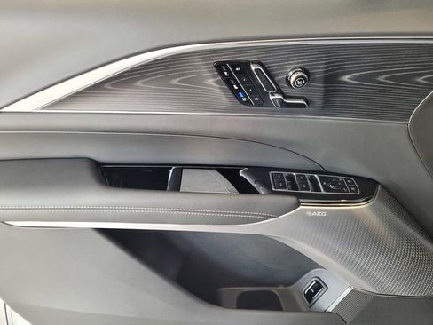 New 2026 Cadillac Lyriq V image 18