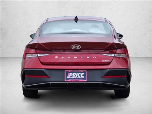 Used 2025 Hyundai Elantra Limited FWD image 7