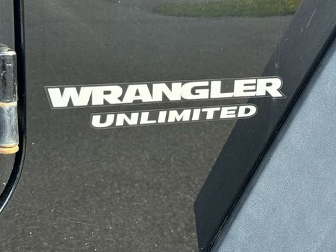 Used 2016 Jeep Wrangler Unlimited Rubicon w/ Connectivity Group AWD/4WD image 18