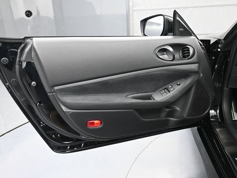 Used 2024 Nissan Z Performance w/ Floor Mat Package image 16