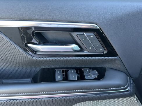 Used 2025 GMC Sierra EV Denali image 9