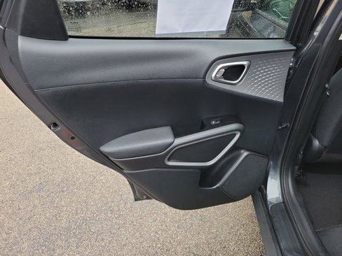 Used 2022 Kia Soul LX FWD image 9