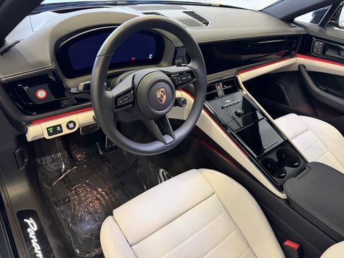 Used 2025 Porsche Panamera 4 image 4