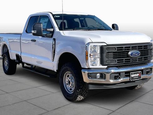 New 2026 Ford F250 XL w/ XL Off-Road Package image 2