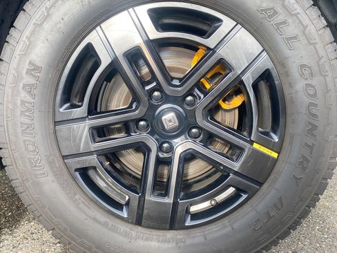 Used 2023 Rivian R1S Adventure image 12