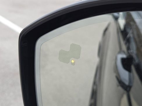 Used 2025 Land Rover Discovery Sport S image 22