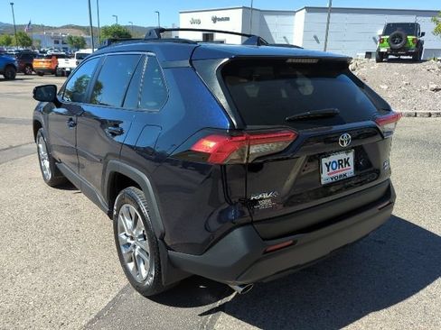 Used 2022 Toyota RAV4 XLE Premium AWD/4WD image 6