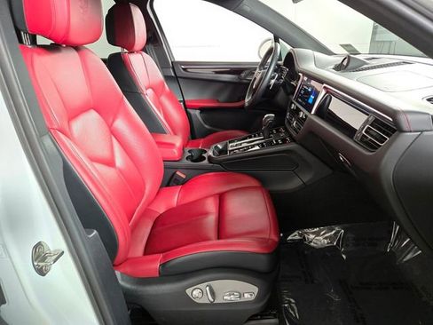 Used 2024 Porsche Macan image 23
