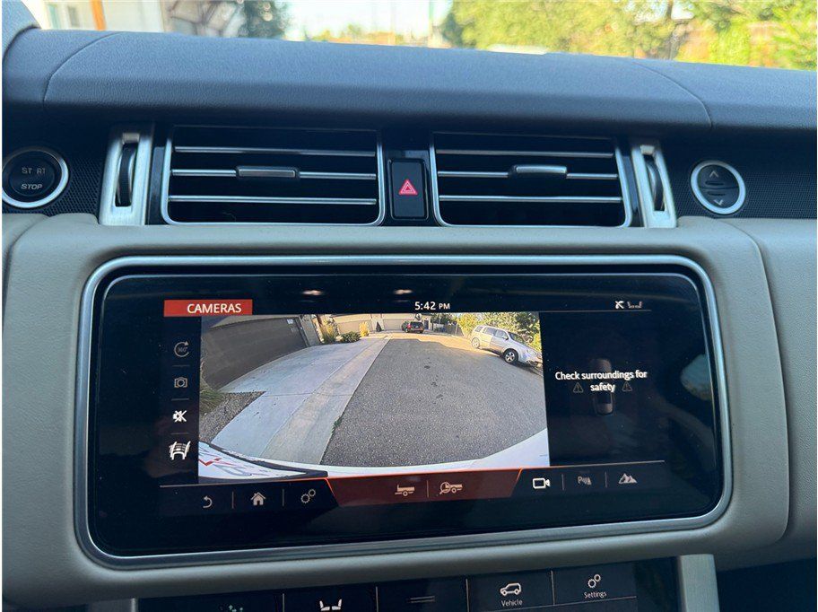 Used 2018 Land Rover Range Rover HSE AWD/4WD image 17