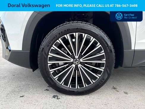 Used 2025 Volkswagen Taos SE image 10