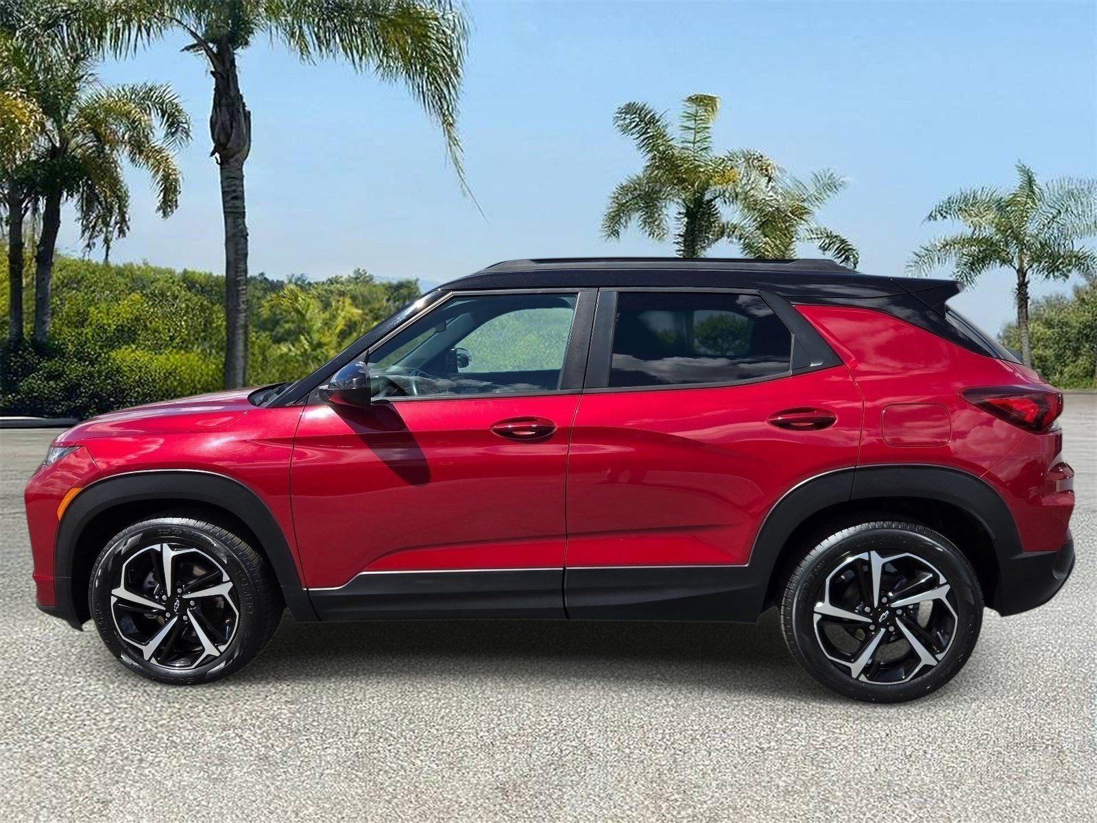 Used 2021 Chevrolet TrailBlazer RS w/ Convenience Package FWD image 2