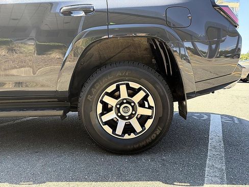 Used 2024 Toyota 4Runner TRD Off-Road Premium AWD/4WD image 10
