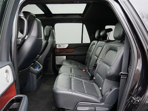 Used 2023 Lincoln Navigator L Reserve image 11