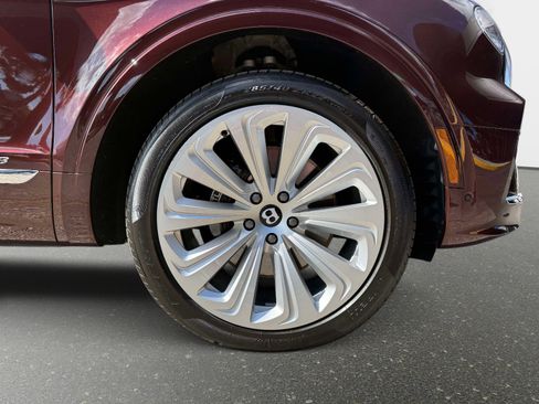 Used 2022 Bentley Bentayga image 22