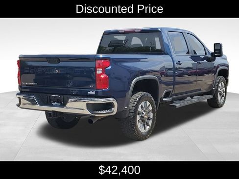 Used 2022 Chevrolet Silverado 2500 LT w/ Convenience Package AWD/4WD image 3