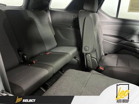Used 2022 Chevrolet Traverse LT FWD image 18