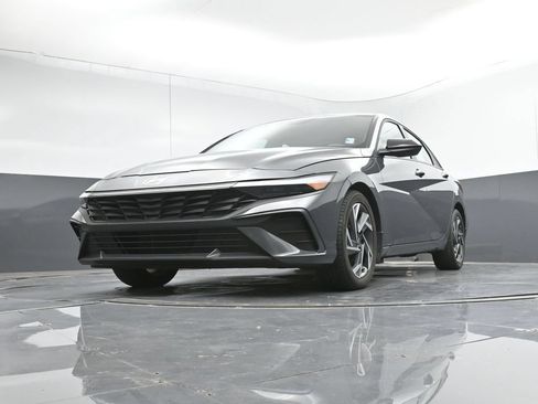 Certified 2025 Hyundai Elantra Sport FWD image 40