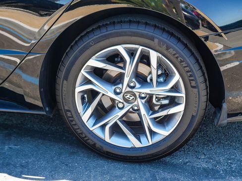 Certified 2023 Hyundai Sonata SEL w/ Convenience Package FWD image 9