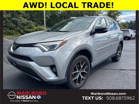 Used 2018 Toyota RAV4 SE image 3