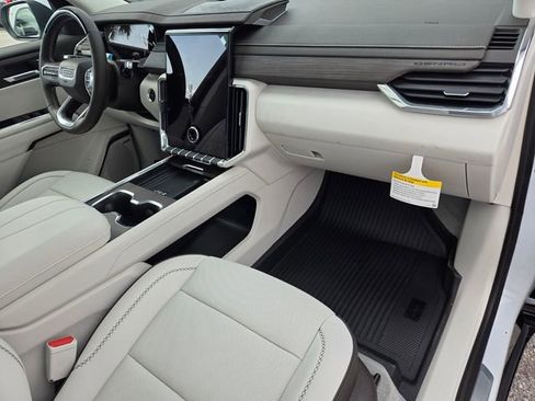 New 2026 GMC Acadia Denali w/ Super Cruise Package FWD image 18